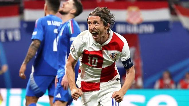 守球队更加 守球队更加