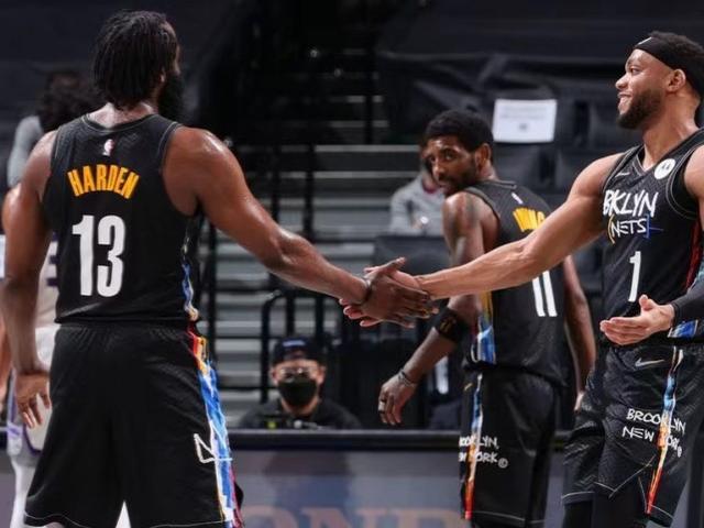 围绕梅努的 围绕梅努的